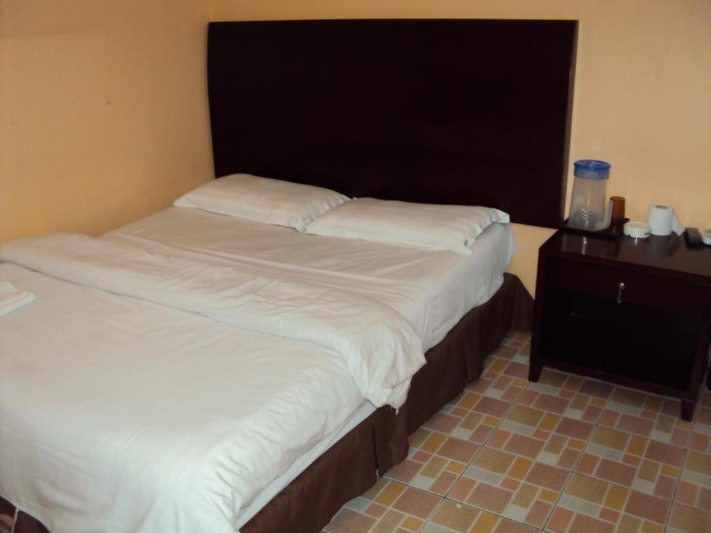 Kinabalu Borneo Hotel Кота-Кинабалу Номер фото